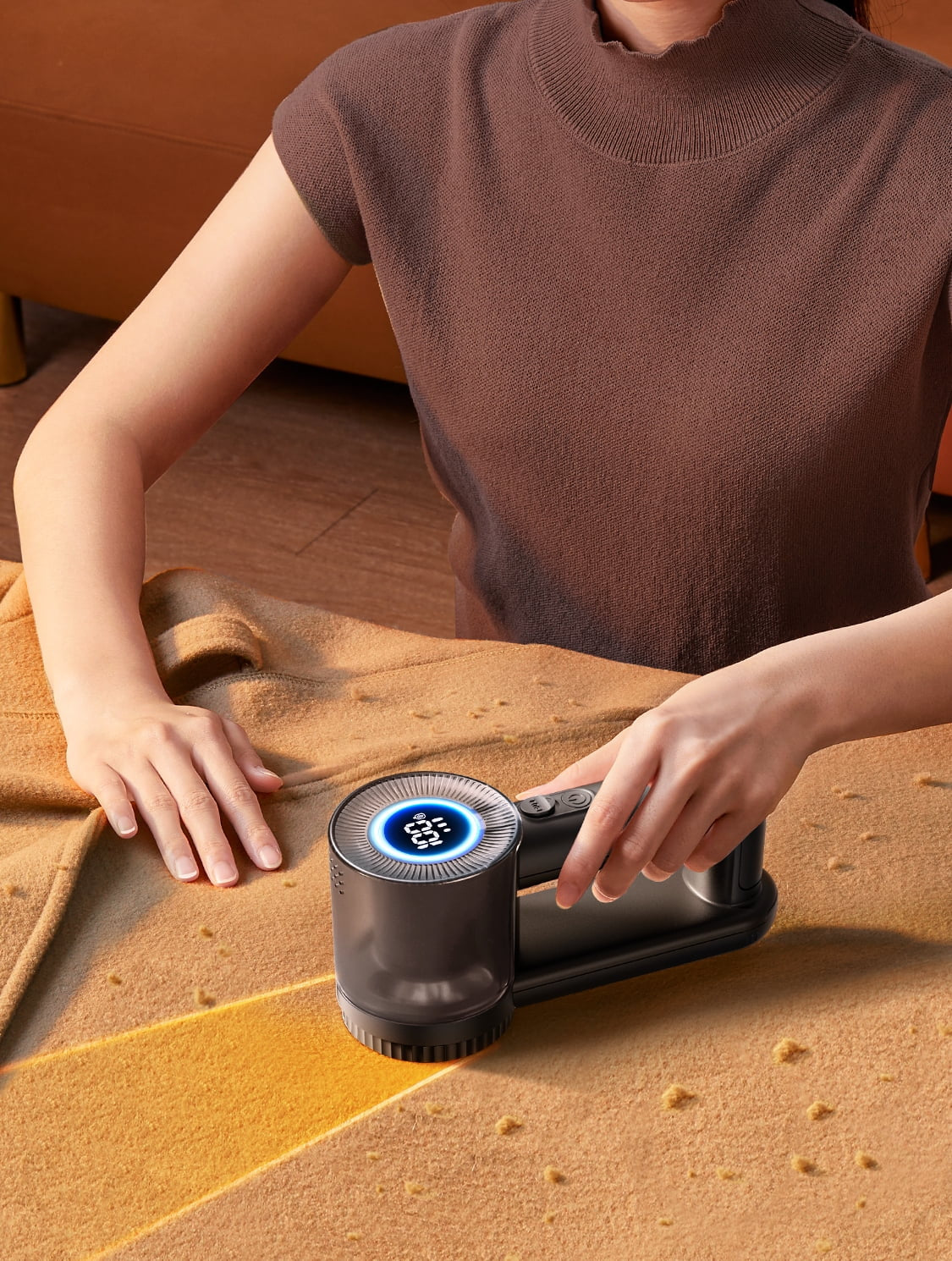 Rechargeable Fabric Shaver, 2 in 1 Electric Lint Remover with Lint Brush, Fuzz Lint Shaver, Sweater Shaver to Remove Pilling, Fabric Defuzzer for Clothes, Furniture (Black)